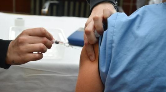 Alertan por la caída de la confianza en las vacunas