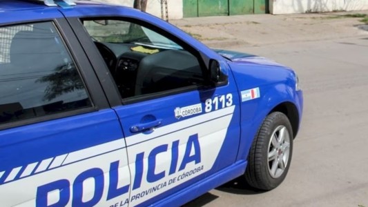 Córdoba: un naranjita destrozó la puerta de un bar tras una pelea y lo detuvieron