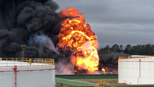 Alarma por incendio en la refinería de YPF emplazada en Ensenada