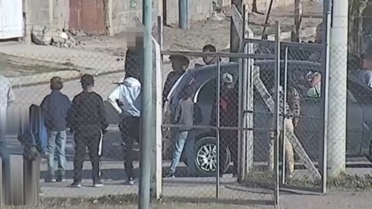 10 jóvenes emboscaron al chofer de una aplicación para robarle: hay 1 menor detenido
