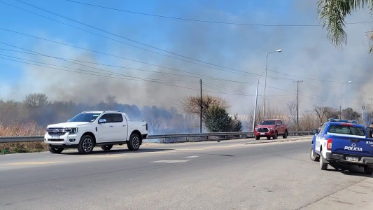 Bomberos sofocaron el incendio en El Manzano pero hay 4 focos más activos