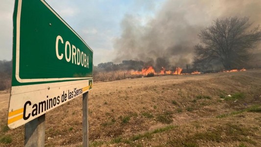Situación crítica en La Calera: avanza el incendio y los vecinos se mantienen alerta