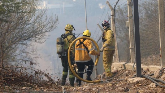 Guardia de cenizas en La Calera: el perímetro del incendio "está controlado"