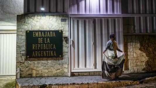 Venezuela le quitó la autorización a Brasil para custodiar la embajada argentina