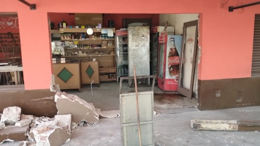 Córdoba: un hombre perdió el control del auto y chocó contra un comercio