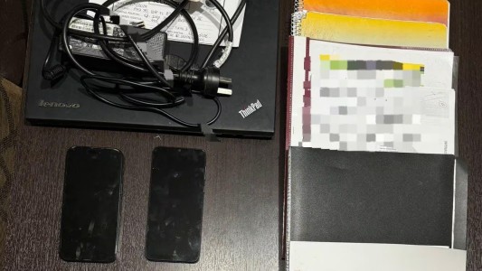 Detuvieron a 5 sospechosos de estafar con la venta de casas prefabricadas que nunca se construían