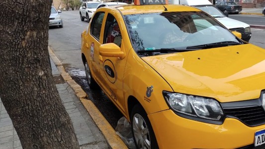 Córdoba: devuelven chapas de taxis por la caída en el servicio