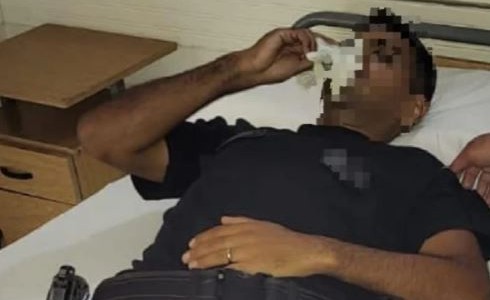 Un preso y su mamá golpearon a dos policías en Esquel