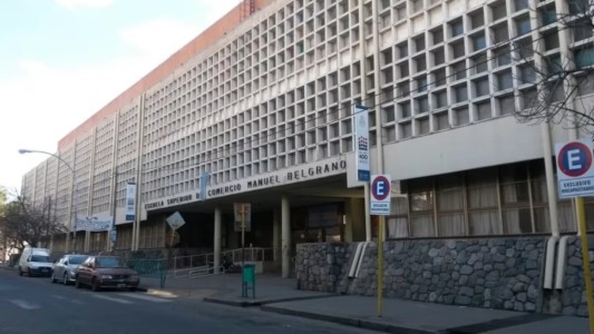 Por la quita del Boleto Educativo para interurbanos alumnos tomaron el Manuel Belgrano en reclamo