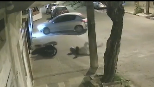 Raid delictivo en Villa Madero: atropellaron a un motociclista para robarle