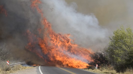 Urgente: impactantes imágenes del incendio en Capilla del Monte