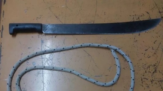 San Marcos Sierra: detuvieron a un hombre por atar y amenazar a su pareja con un machete