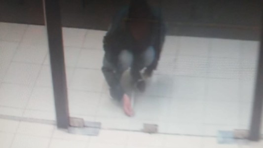 Alta Córdoba: dos naranjitas detenidos por intentar sustraer una tarjeta de un banco