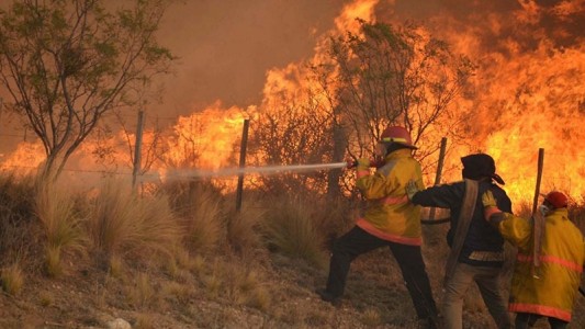 Incendios: continúan activos los focos de Quebrada de la Mermela y San Marcos Sierras