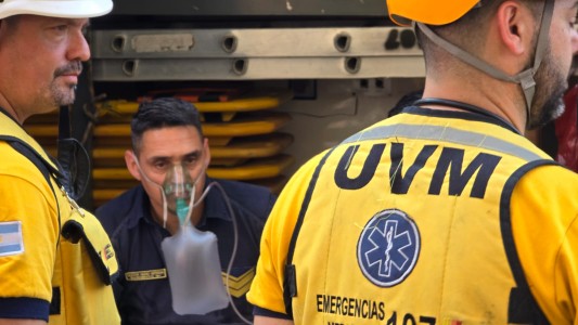 Nueva Córdoba: dramático rescate de dos personas de un departamento en llamas