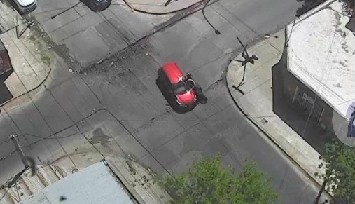 Robó cuatro celulares, intentó escapar y en la fuga impactó contra un auto