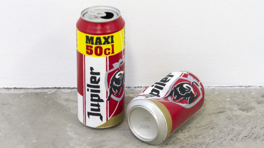 Dos latas: un empleado de limpieza de un museo arrojó sin querer una obra de arte a la basura