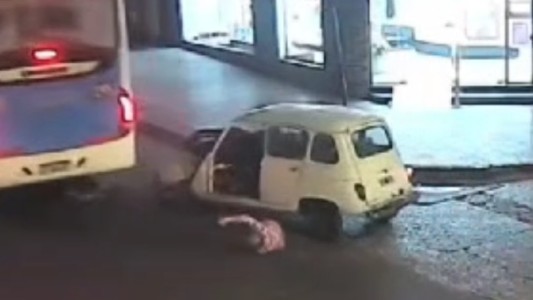 Chocó su auto contra un colectivo y sufrió un traumatismo de cráneo en barrio San Vicente