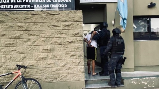 Detuvieron a un joven escuchó que la FPA ingresó a su hogar y tiró varias dosis de cocaína al vecino