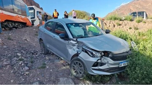 Un auto chocó al Tren Solar de la Quebrada en Purmamarca