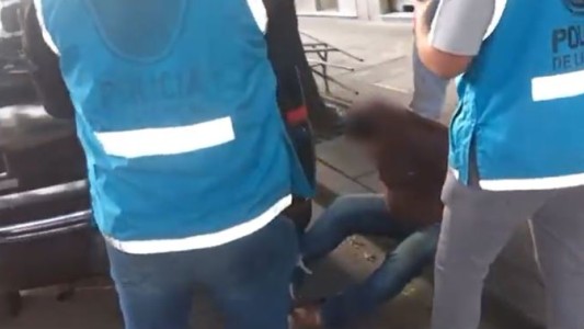 Detuvieron en San Telmo a un hombre que había atropellado a una mujer y su hijo