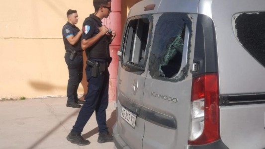 Familiares de alumnas destrozaron un colegio en Córdoba: agredieron a docentes y rompieron el auto del vicedirector
