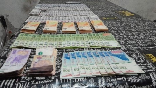 Detuvieron a tres personas y secuestraron estupefacientes durante allanamientos en El Arañado