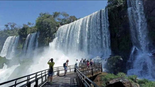 El Gobierno fijó tres días no laborables con fines turísticos en 2025