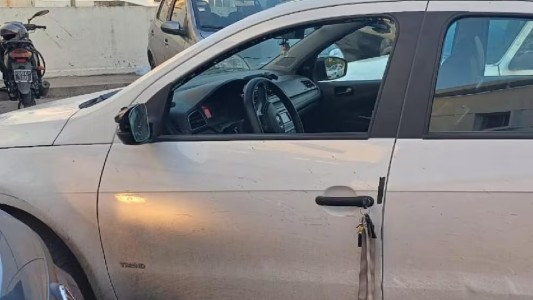 Imputaron al médico que destruyó el auto de una enfermera en el hospital Misericordia