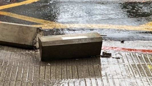 Otro accidente en menos de 24 horas: un auto impactó contra el puesto de diarios ubicado entre Chacabuco e Illia