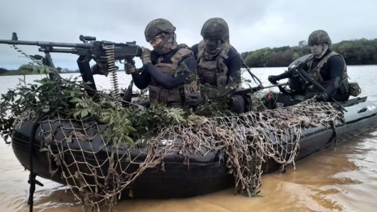 Continúa la búsqueda del sargento desaparecido en el Río Paraná: hallaron una boina y una mochila