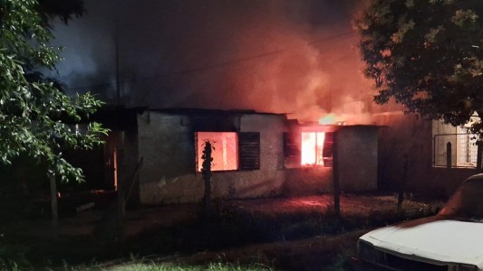 Un incendió arrasó con una casa en barrio Nuevo Argüello
