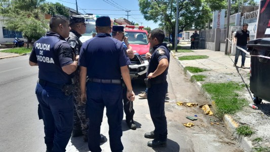 Una pared aplastó a tres obreros en el barrio Villa Belgrano: hay uno en estado crítico