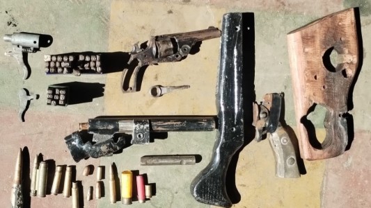 Detuvieron a un hombre de 50 años por fabricar armas “tumberas” en su taller en Villa Inés