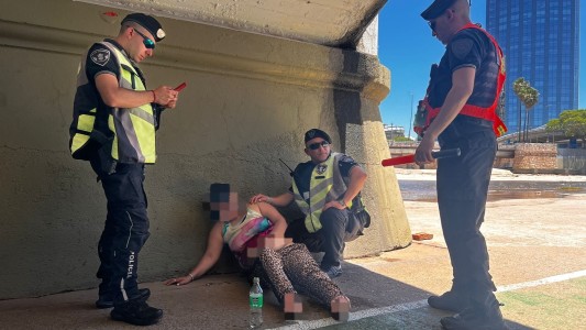 Una mujer cayó al Río Suquía y la arrastró la corriente hasta el puente Antártida: está fuera de peligro