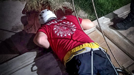 Rescatan a mujer que cayó a un pozo en Córdoba