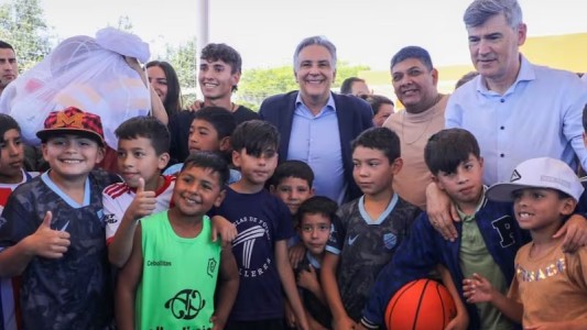 Llaryora inaugurará un polideportivo social cada 15 días durante los próximos seis meses