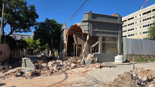 La rotura de un caño en Güemes derrumbó la pared de un comercio y dejó sin agua a más de 20 barrios