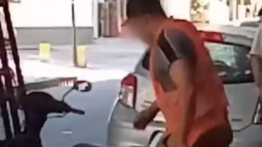 Tres naranjitas se pelearon y una moto quedó destruída: vecinos piden respuestas a las autoridades