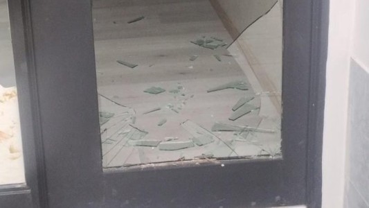 Detenido por destruir vidrieras de comercios en el Cerro de las Rosas