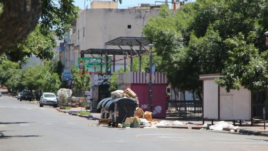 Tras la navidad, rebalsan los contendores de basura en el centro de Córdoba