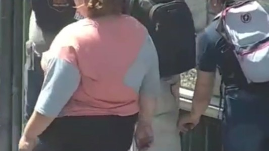 Robaban disimuladamente en pleno centro de Córdoba y una cámara los captó: los detuvieron