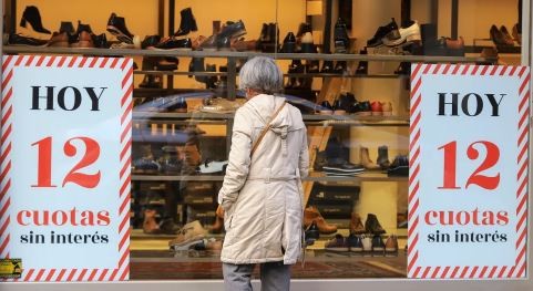 Las ventas minoristas crecieron un 17,7% interanual en diciembre pero terminaron el año 10% abajo del 2023