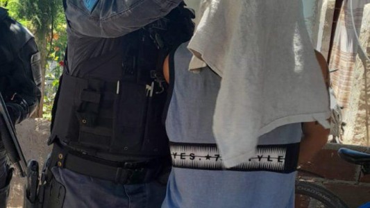 La Policía detuvo a un hombre en Monte Buey por tenencia de armas y drogas