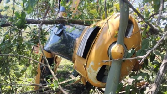 Una avioneta cayó en el predio Universitario Rugby de Salta: dos personas resultaron heridas