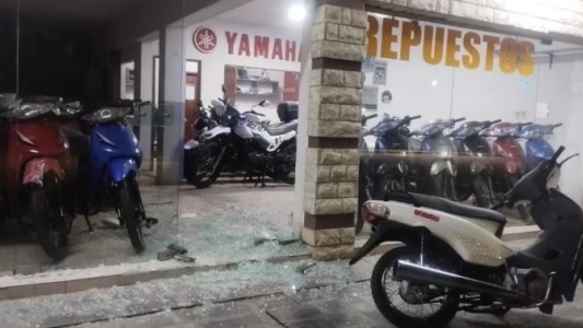 Asaltaron una concesionaria en Alta Gracia y se robaron 5 motos