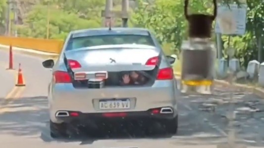 Un juez de Catamarca llevó a su hija en el baúl del auto porque "se había quedado sin lugar": tuvo que pedir perdón