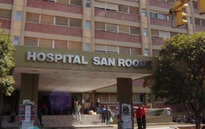 Motochorros lo molieron a golpes hasta fracturarle el ojo mientras esperaba en una parada de colectivo