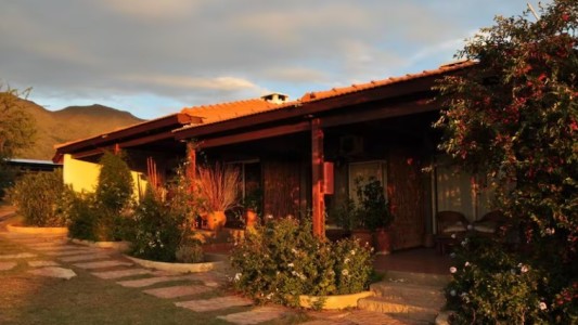 Delincuentes hackearon el WhatsApp de un hotel y falsificaron reservas