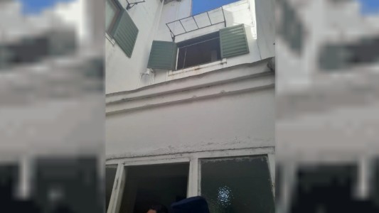 Un hombre de 70 años cayó desde un segundo piso en barrio Cofico